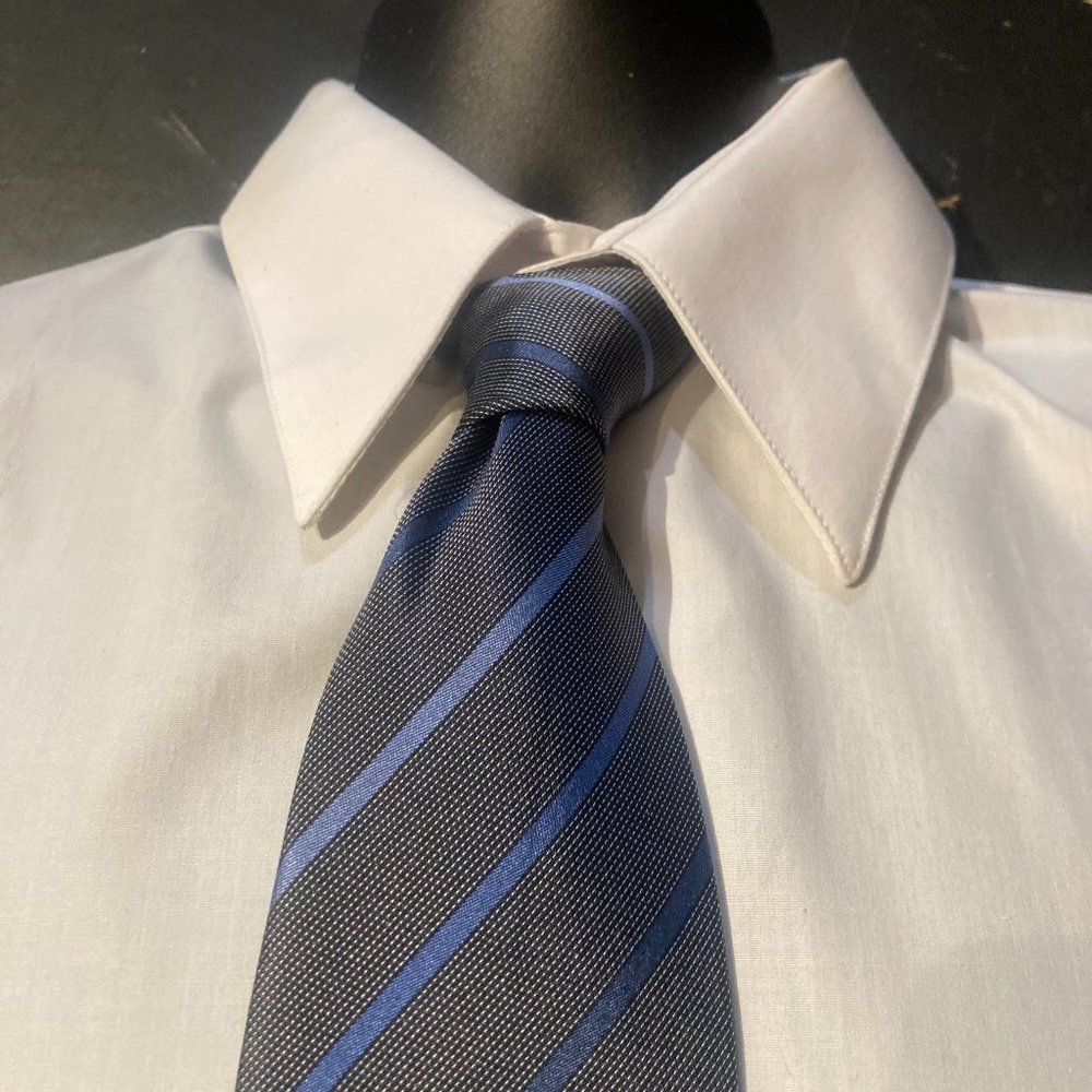 Hugo Boss Mens Silk Necktie Silver Blue Striped Tie Italy